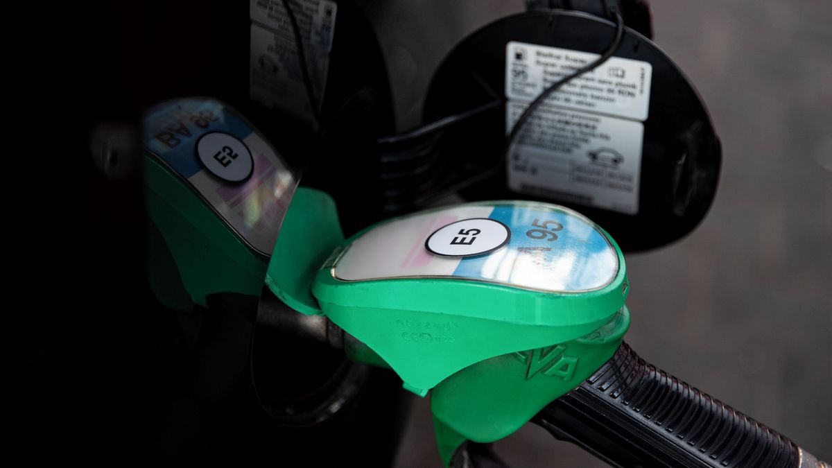 Staré pravidlo tankování dál platí. Kdo chce ušetřit, ať vezme plnou na východě